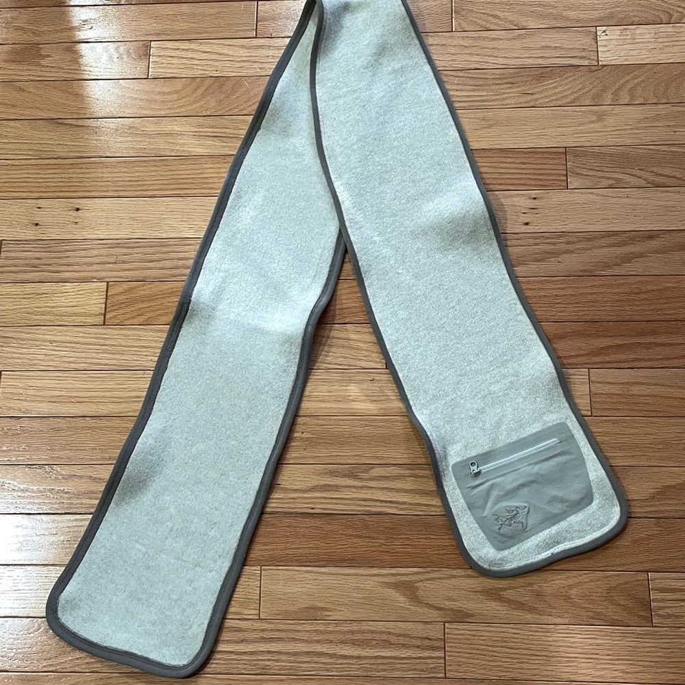 Arc’teryx scarf with zippered pocket